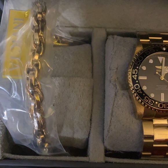 BRAND NEW  GOLD INVICTA WATCH & BRACLET SET - Picture 3 of 4